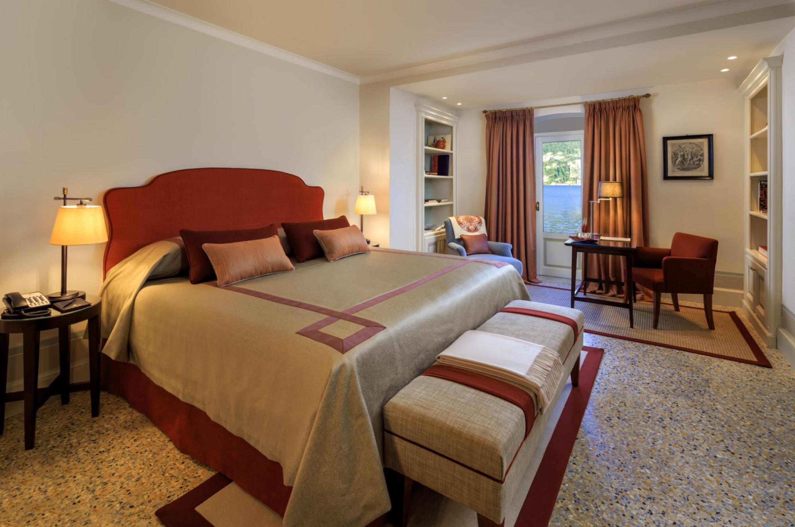 villa-carla-bedroom-elegant-traditional-interior-design-lake-views-luxury-lakecomo