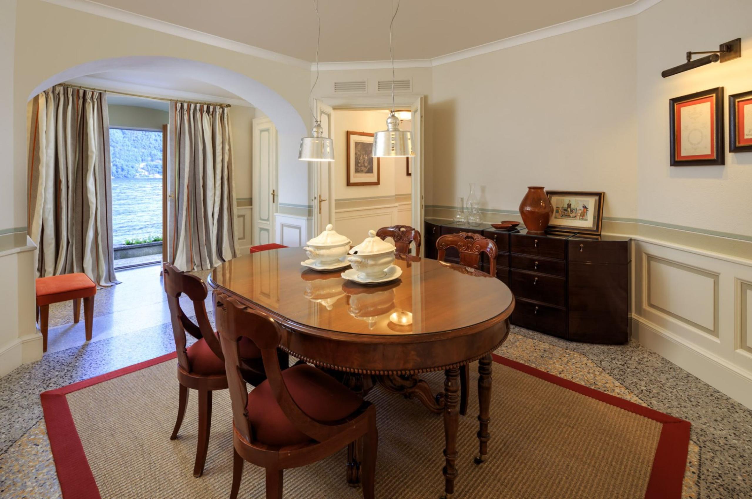 villa-carla-dining-room-grand-elegant-design-scenic-lake-views-luxury-lakecomo
