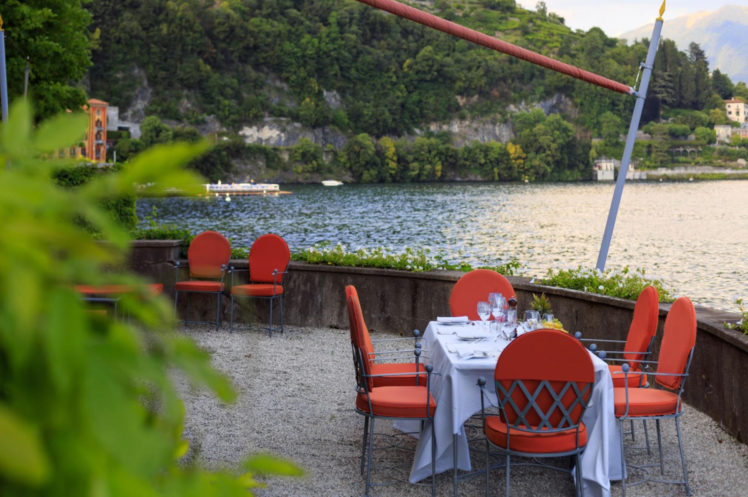 villa-carla-garden-terrace-alfresco-dining-lakefront-views-luxury-lakecomo