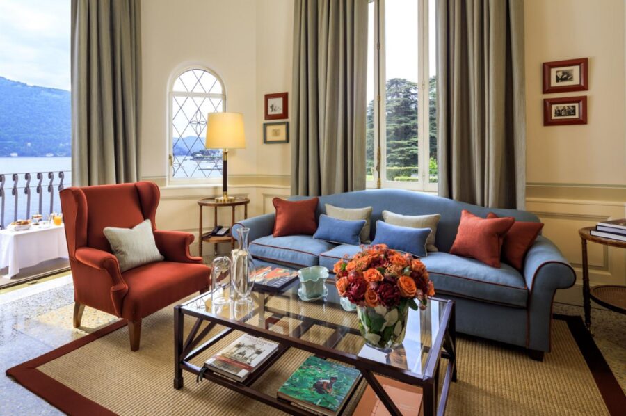 villa-carla-living-room-lounge-elegant-traditional-interior-design-balcony-scenic-lake-views-luxury-lakecomo
