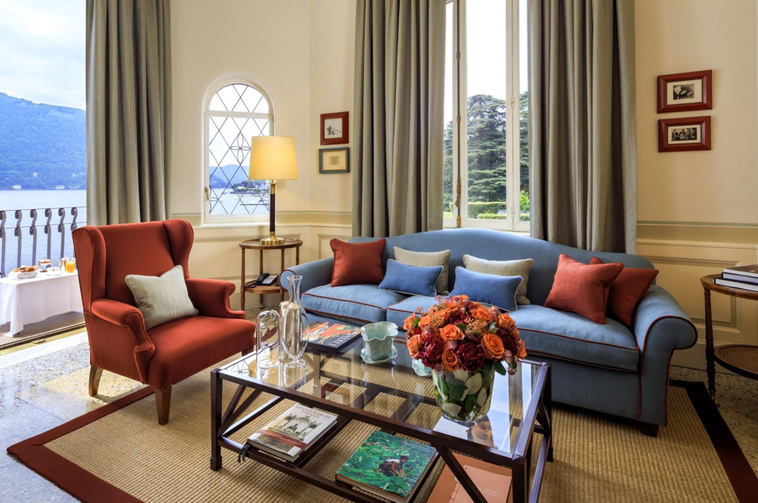 villa-carla-living-room-lounge-elegant-traditional-interior-design-balcony-scenic-lake-views-luxury-lakecomo