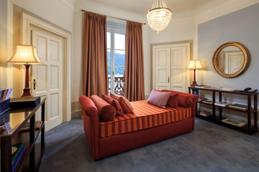 villa-carla-lounge-living-area-bedroom-scenic-lake-views-luxury-lakecomo