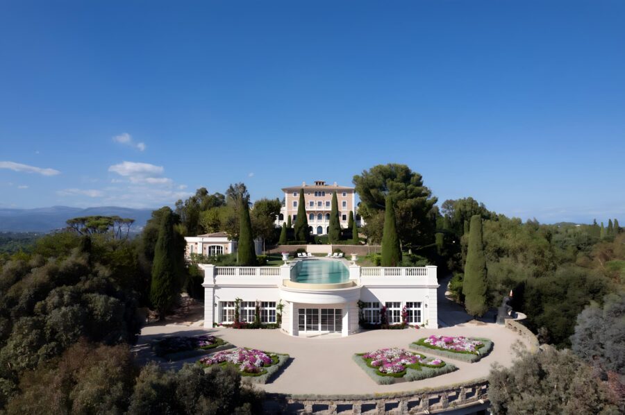 villa-celemence-exterior-garden-magnificent-luxury-chateau-french-riviera-luxury-rental-cannes
