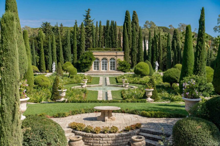villa-clemence-garden-fountains-summer-house-luxury-tranquil-oasis-cannes