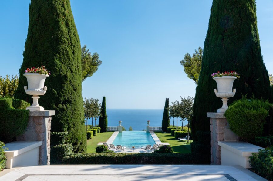villa-clemence-garden-patio-swimming-pool-sea-view-garden-landscaped-luxury-cannes
