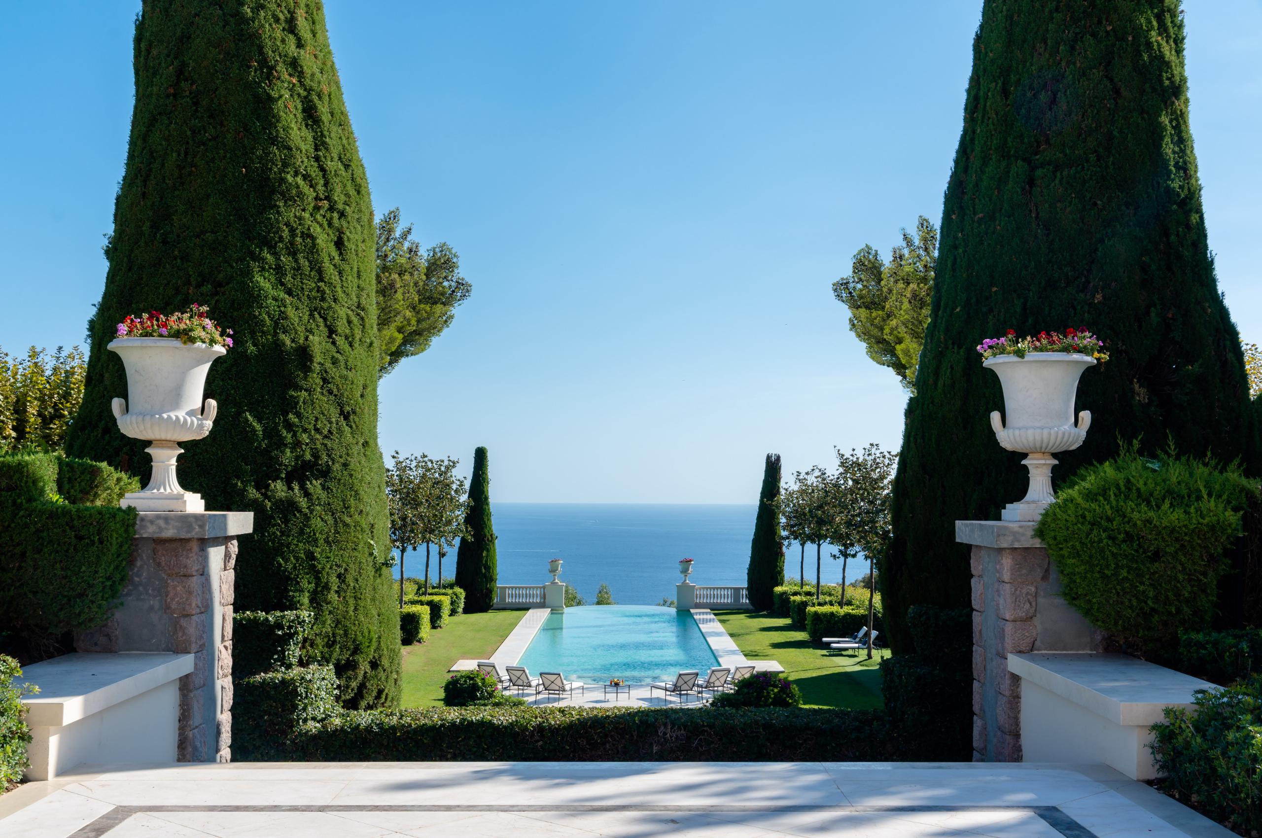 villa-clemence-garden-patio-swimming-pool-sea-view-garden-landscaped-luxury-cannes