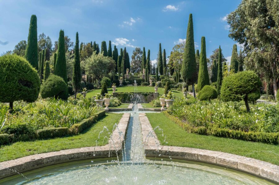 villa-clemence-garden-water-features-fountain-luxury-rental-retreat-cannes