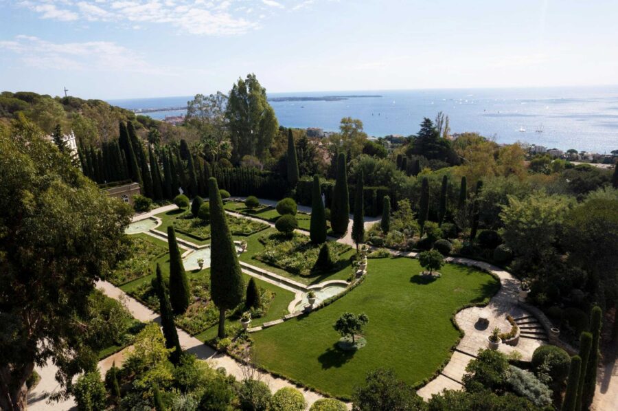 villa-clemence-landscaped-garden-sea-views-fountains-luxury-chateau-cannes