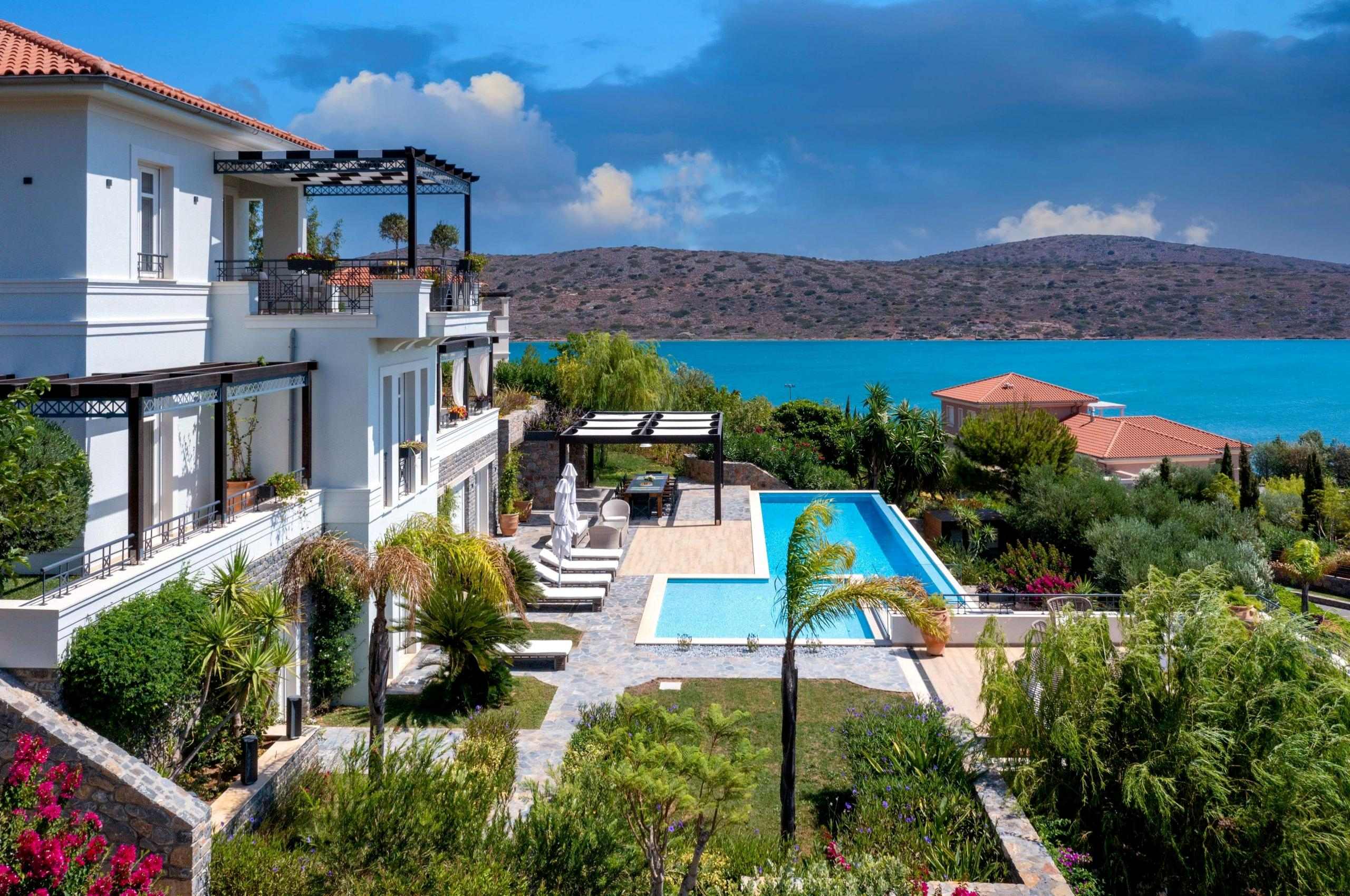 villa-dalida-exterior-swimming-pool-garden-sea-views-spacious-luxury-rental-retreat-crete
