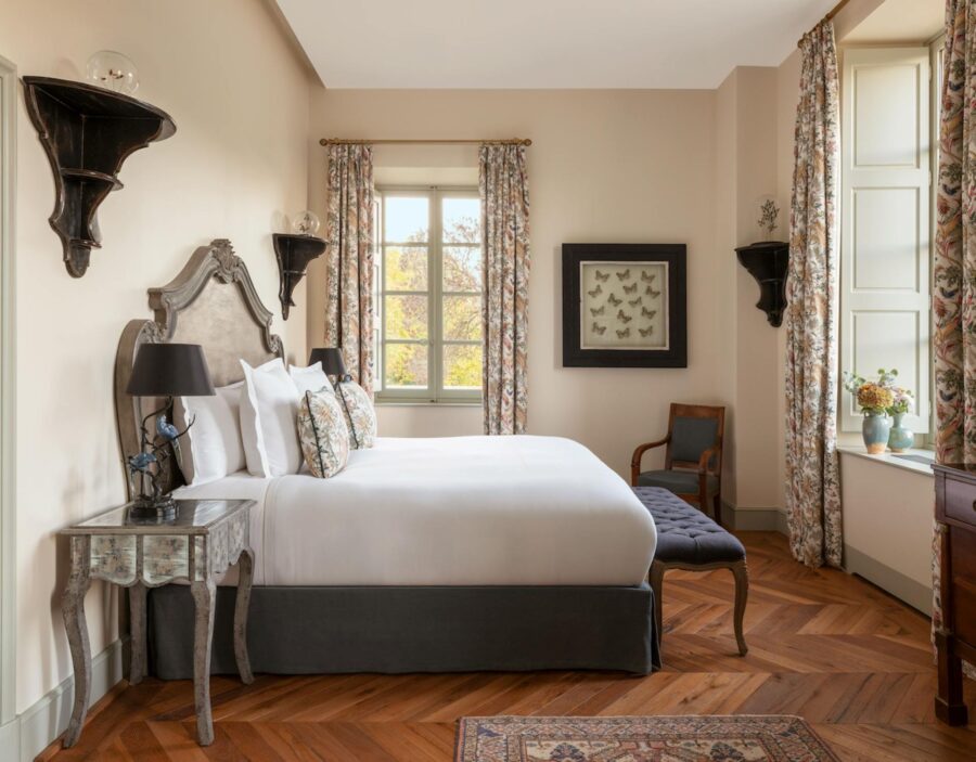 villa-esta-bedroom-bright-elegant-interior-scenic-views-luxury-rental-retreat-provence