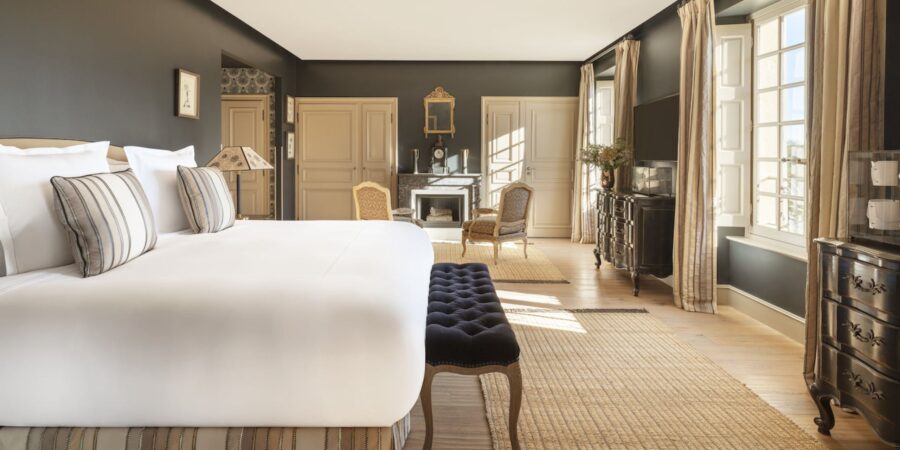 villa-esta-bedroom-spacious-grand-elegant-interior-luxury-provence