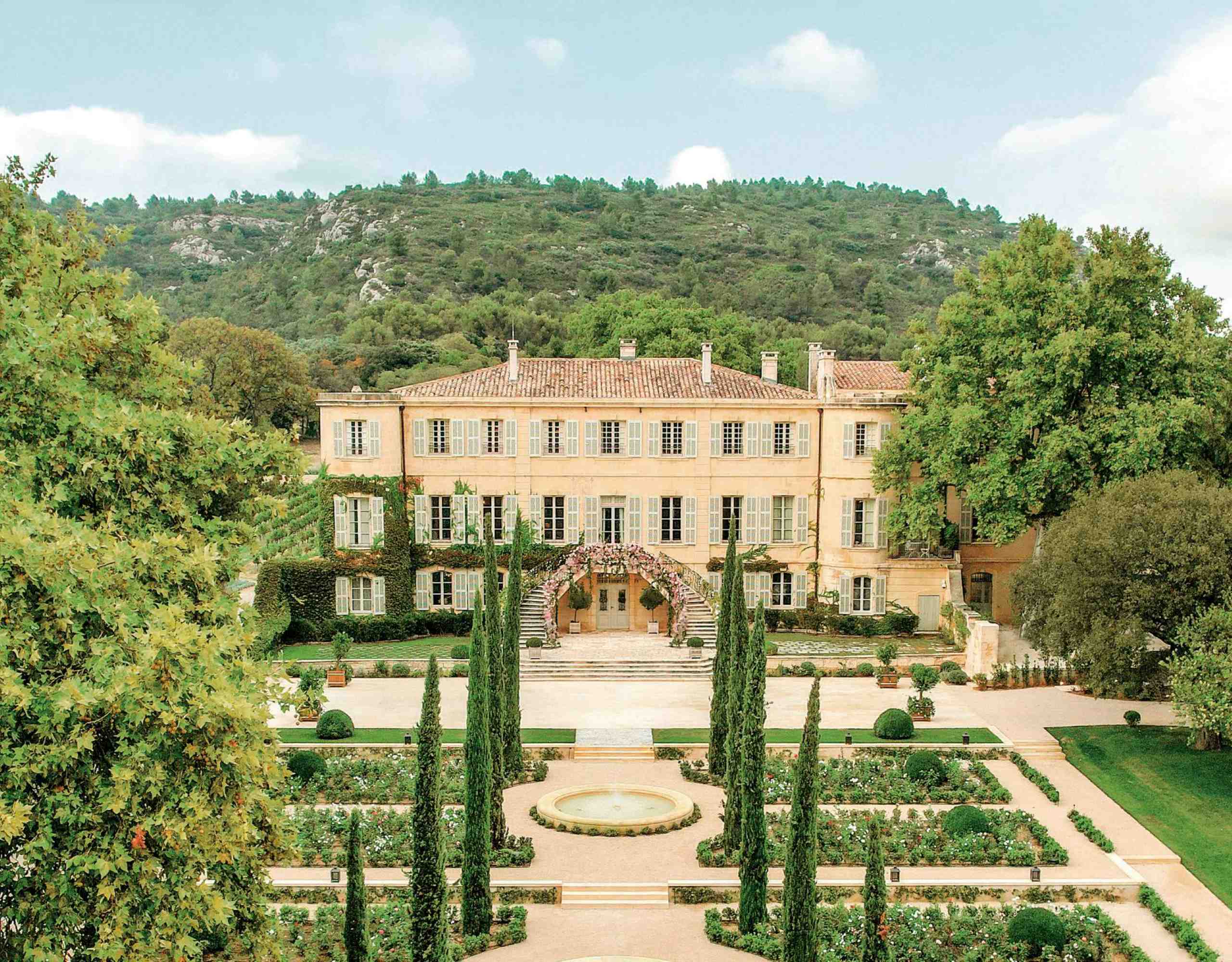 villa-esta-exterior-grand-chateau-beautiful-gardens-countryside-retreat-luxury-provence