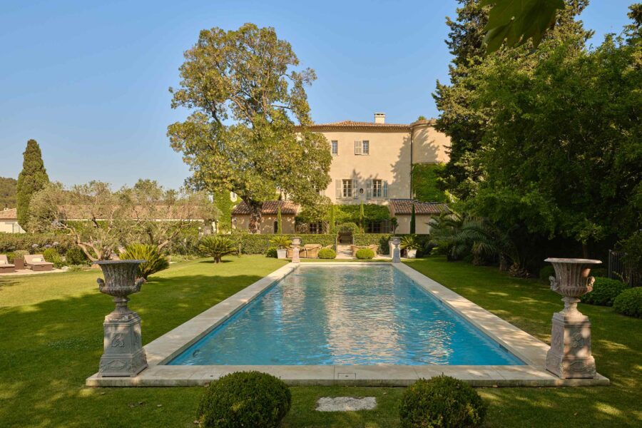 villa-esta-swimmingpool-garden-tranquil-serene-retreat-luxury-rental-provence