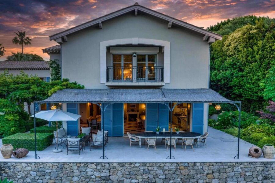 villa-felicity-exterior-terrace-evening-luxury-rental-retreat-antibes