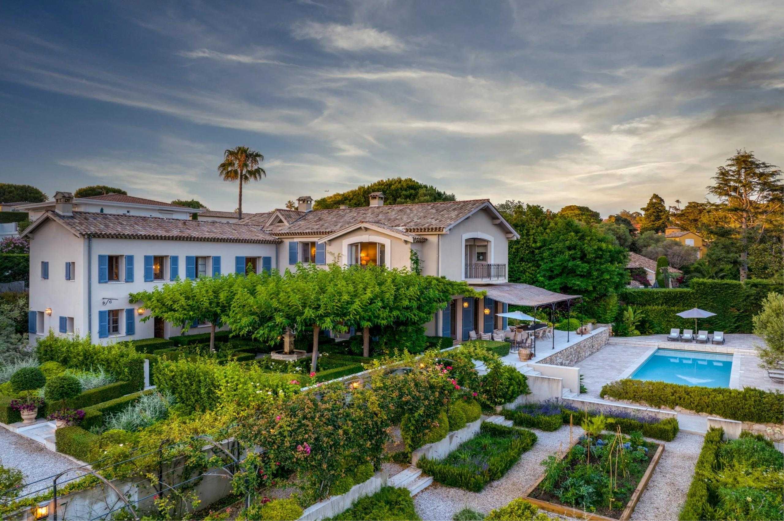 villa-felicity-mainpage-exterior-garden-swimming-pool-tranquil-luxury-retreat-antibes