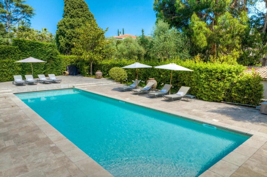 villa-felicity-swimming-pool-garden-tranquil-retreat-luxury-antibes