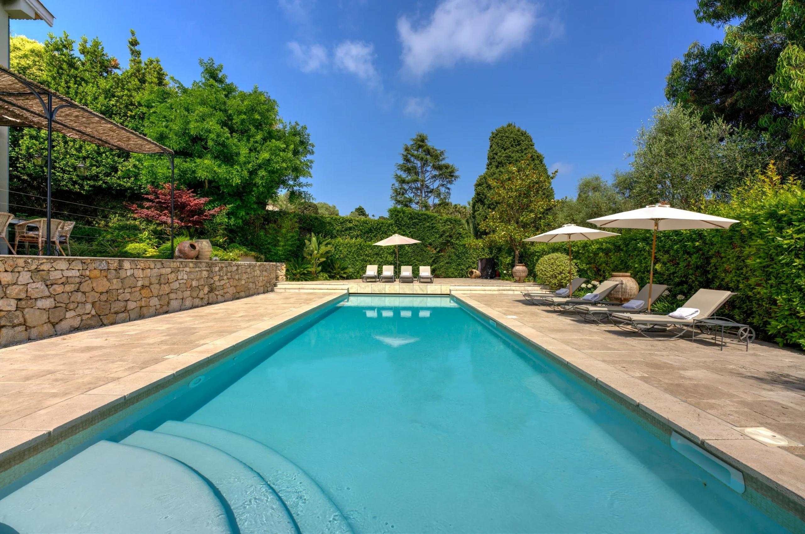 villa-felicity-swimming-pool-terrace-garden-luxury-rental-retreat-antibes