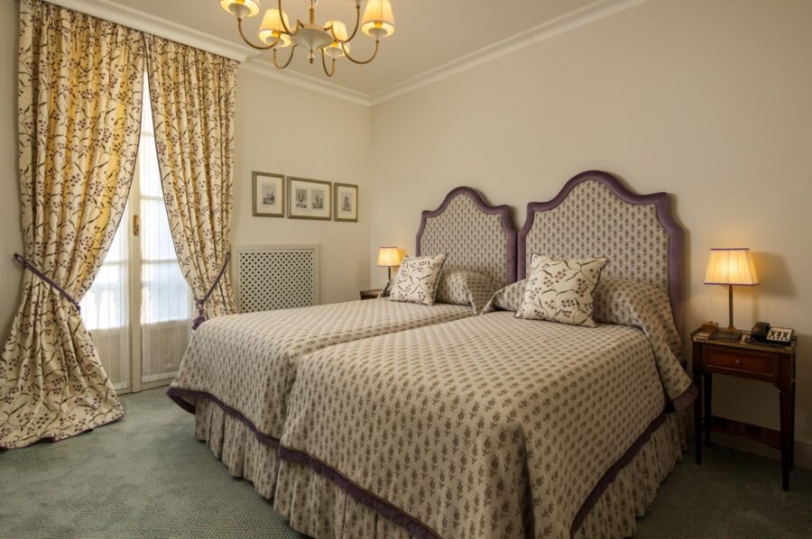villa-grace-bedroom-twin-room-elegant-style-luxury-interiors-lakecomo