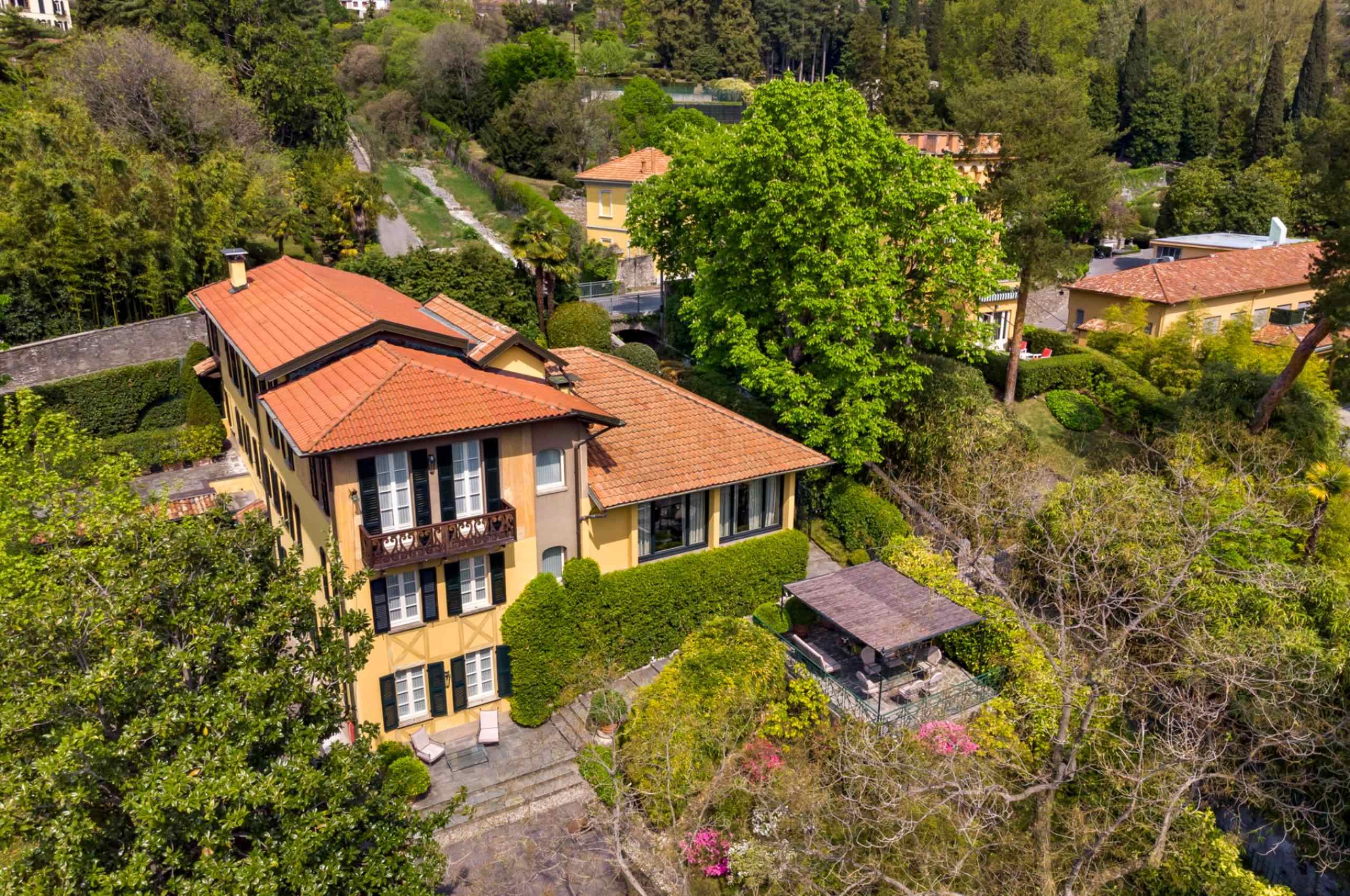 villa-grace-exterior-aerial-garden-romantic-luxury-retreat-lakecomo