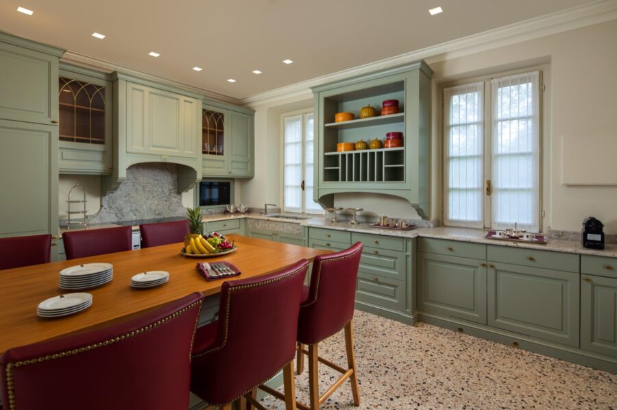 villa-grace-kitchen-dining-table-elegant-spacious-interiors-luxury-lakecomo