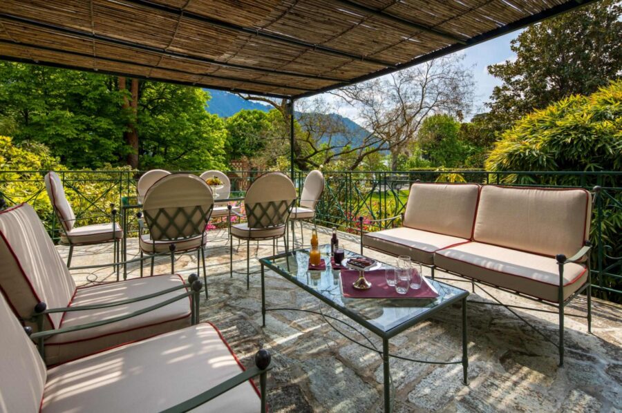 villa-grace-pergola-alfresco-dining-lounge-garden-luxury-lakecomo