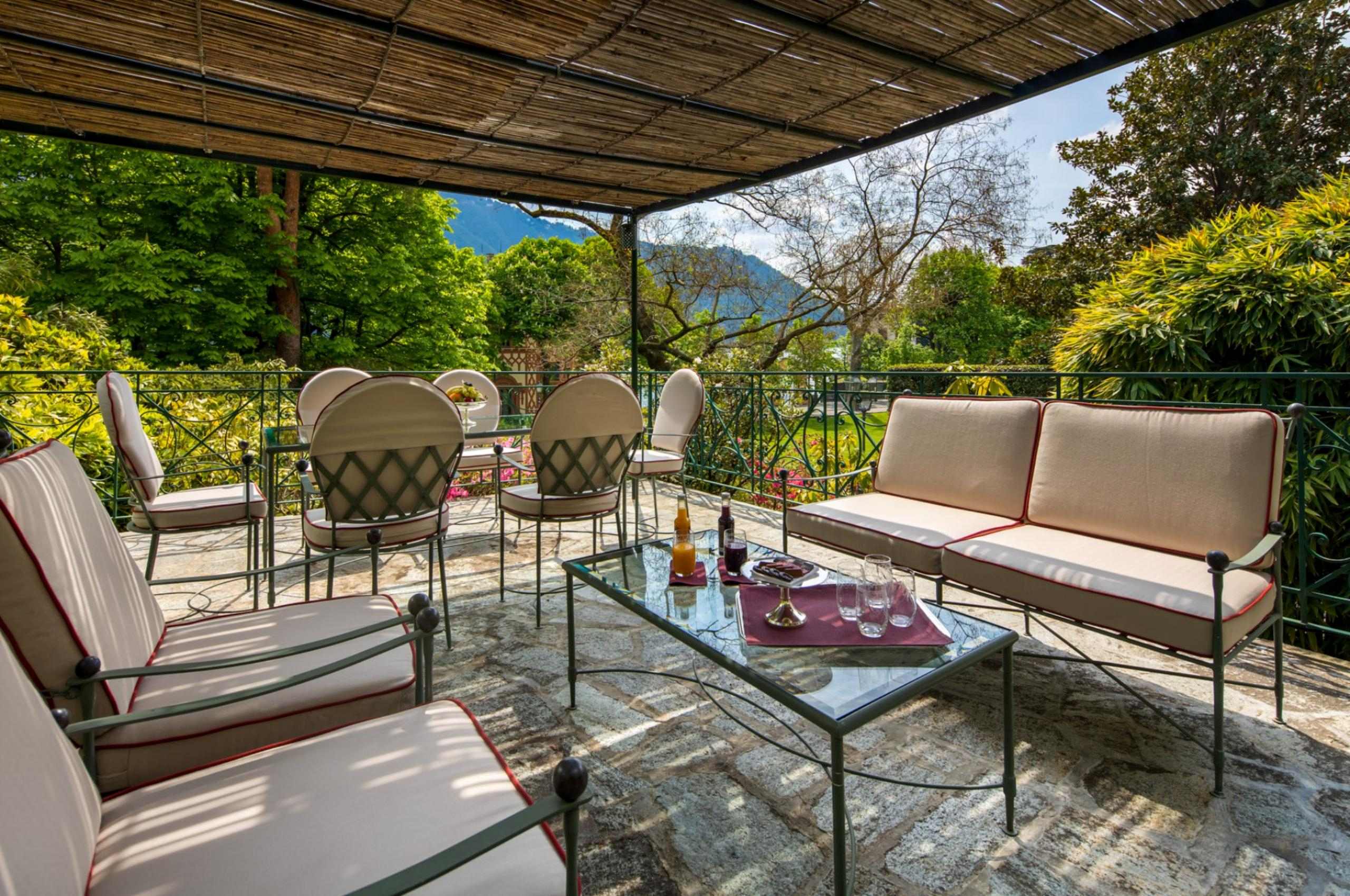 villa-grace-pergola-alfresco-dining-lounge-garden-luxury-lakecomo
