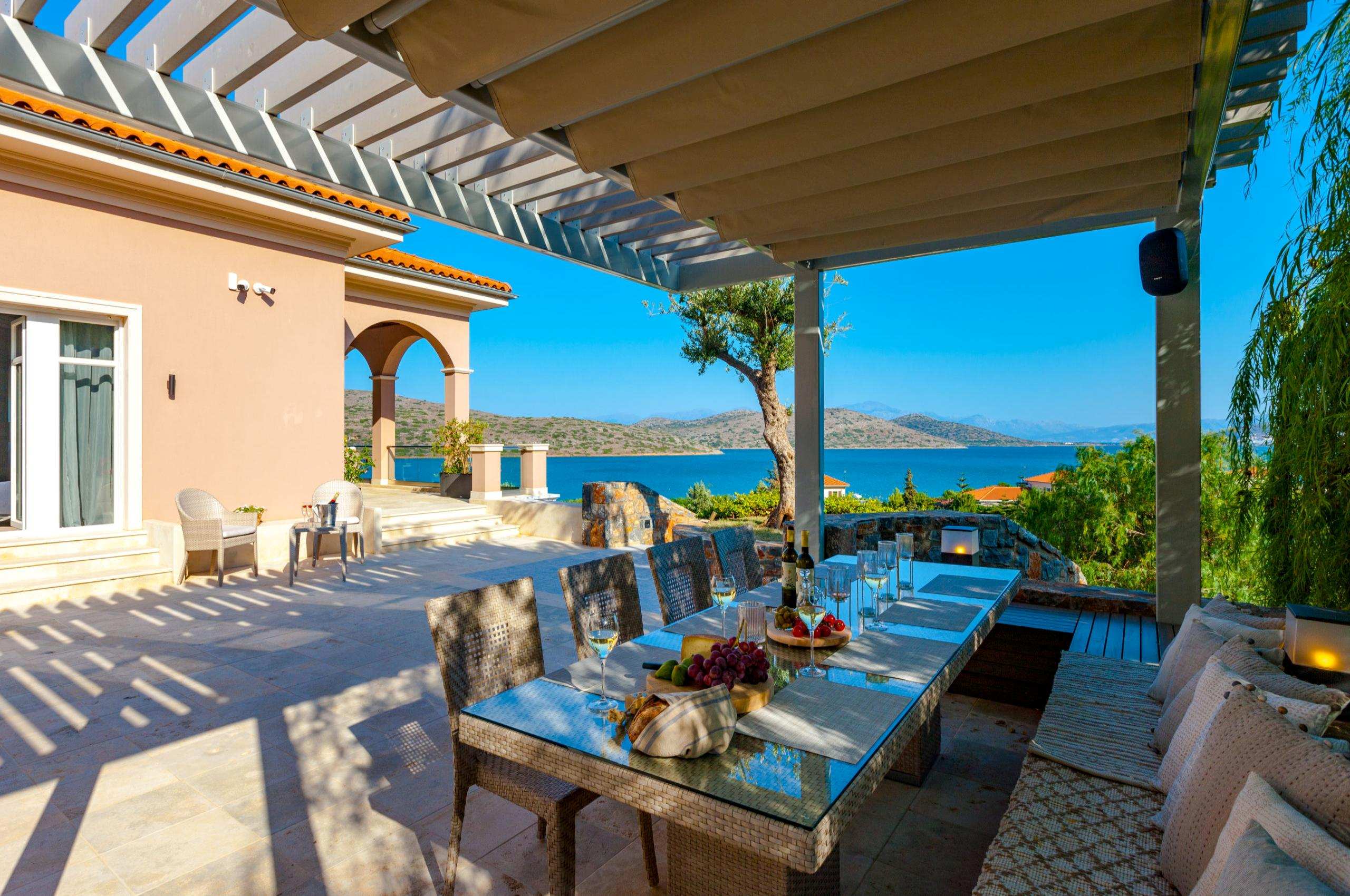villa-octavia-alfresco-dining-sea-view-terrace-summer-luxury-rental-retreat-crete