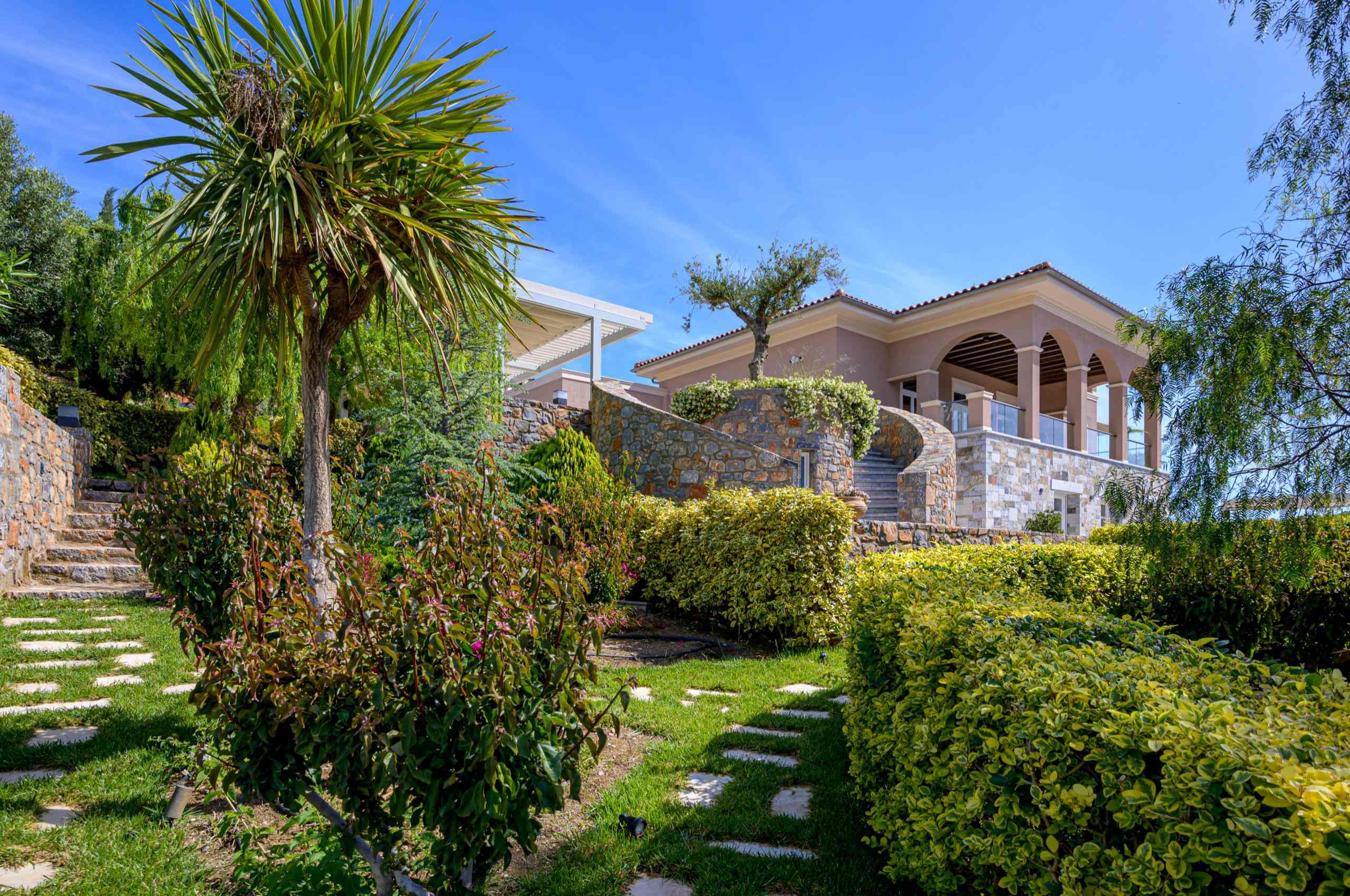 villa-octavia-garden-tropical-tranquil-oasis-luxury-crete
