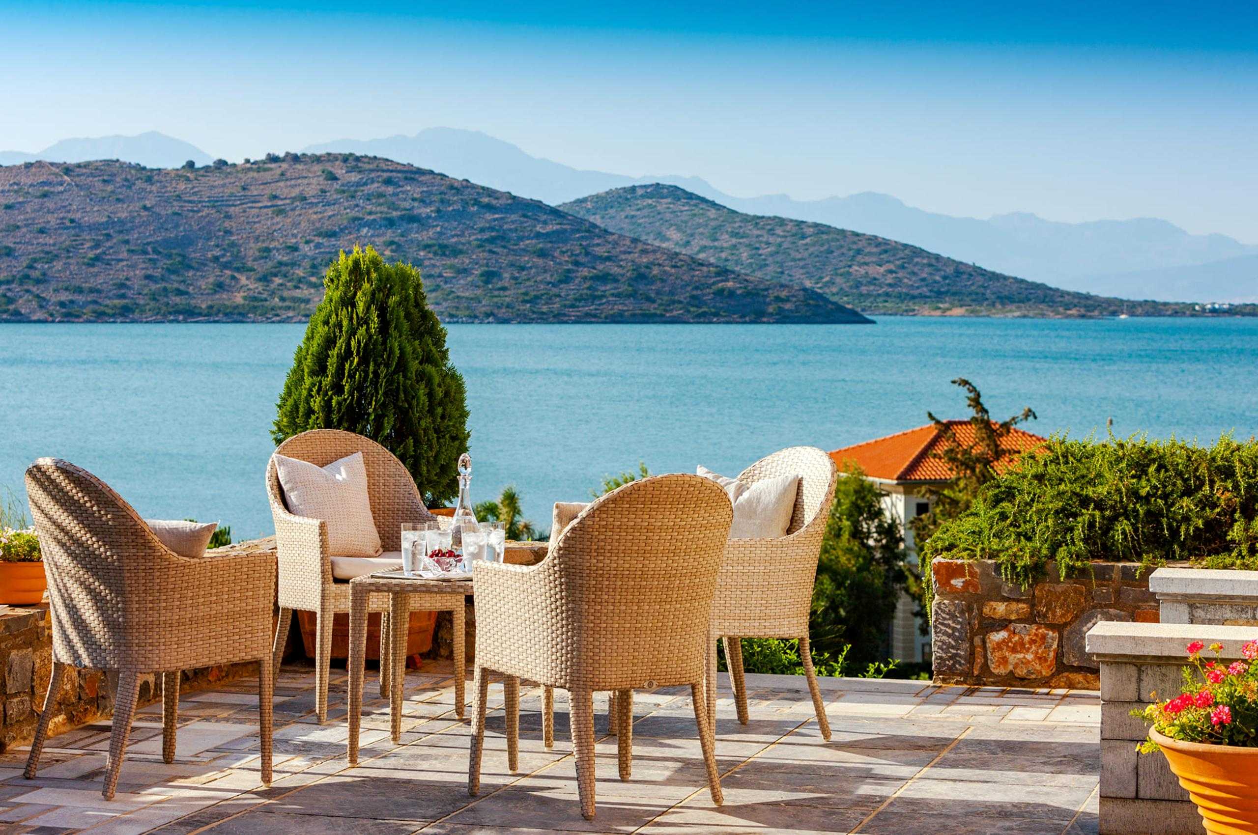 villa-octavia-terrace-dining-sea-view-luxury-crete