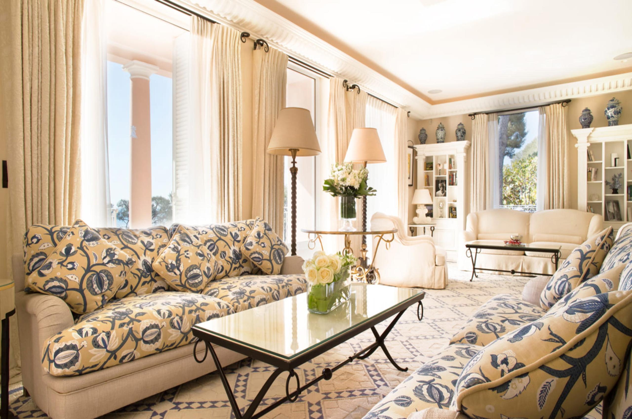 villa-rosa-living-room-lounge-grand-traditional-interior-luxury-rental-cap-ferrat