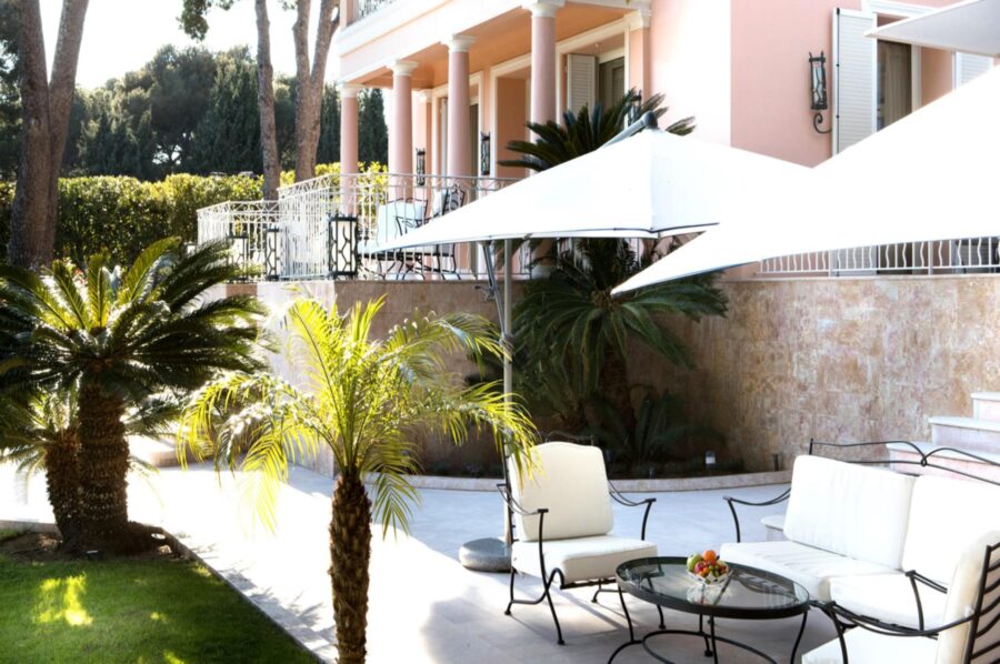villa-rosa-terrace-garden-coastal-retreat-luxury-rental-cap-ferrat