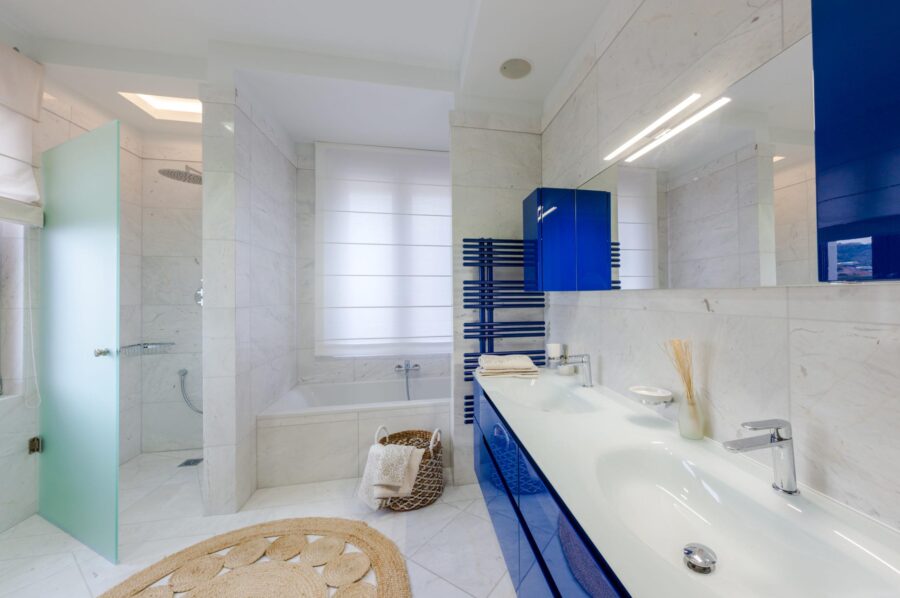 villa-una-bathroom-double-sink-bathtub-shower-luxury-crete