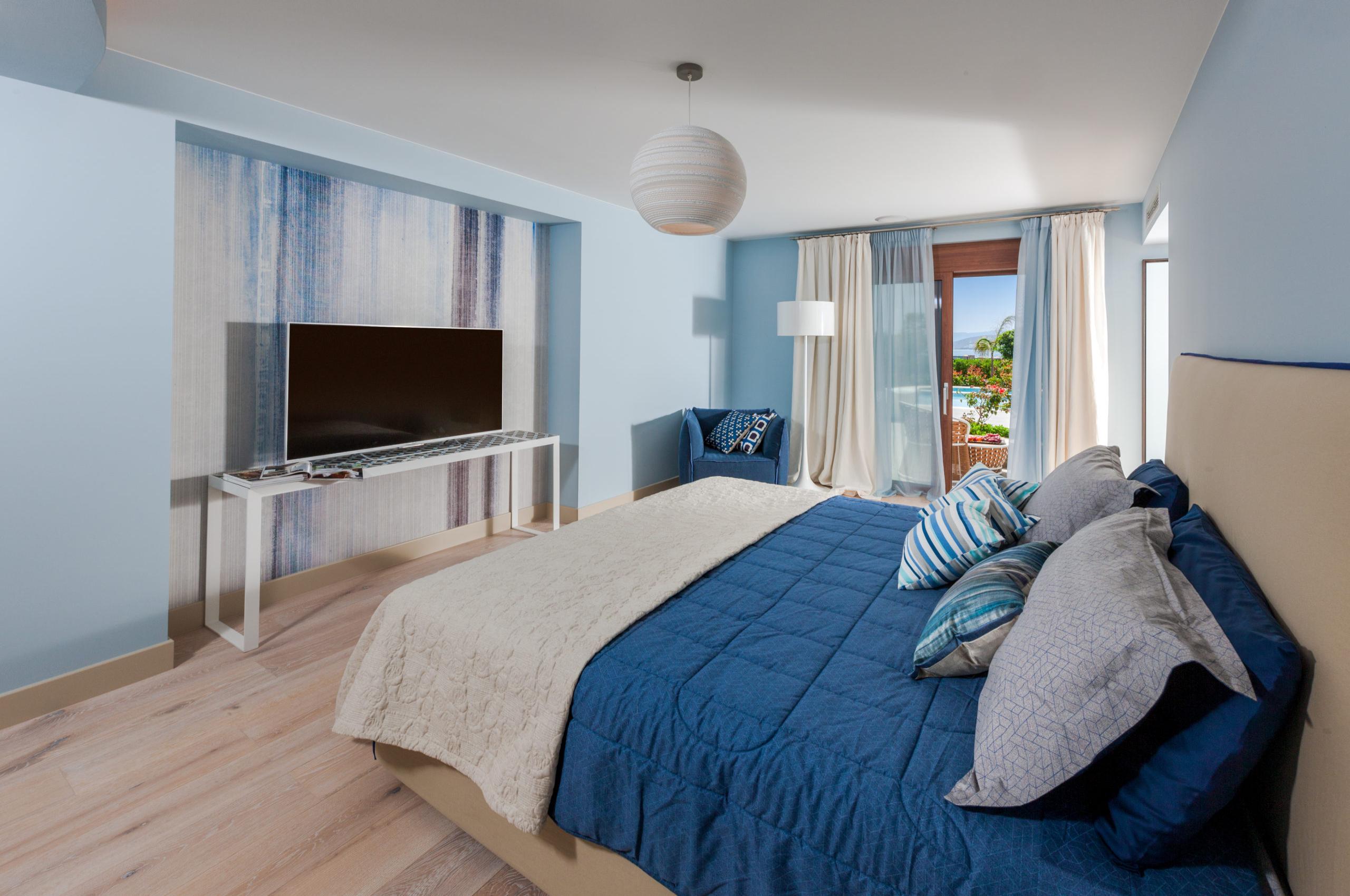 villa-una-bedroom-swimming-pool-view-serene-design-luxury-crete