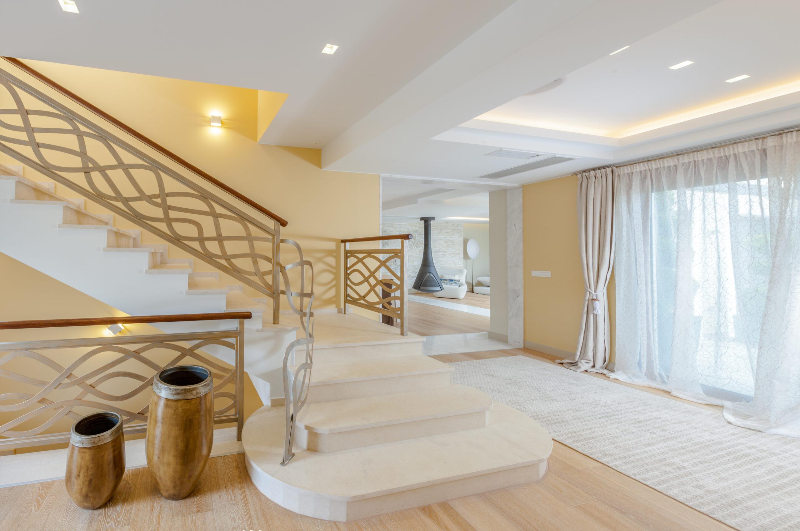 villa-una-staircase-bright-modern-spacious-hallway-luxury-crete