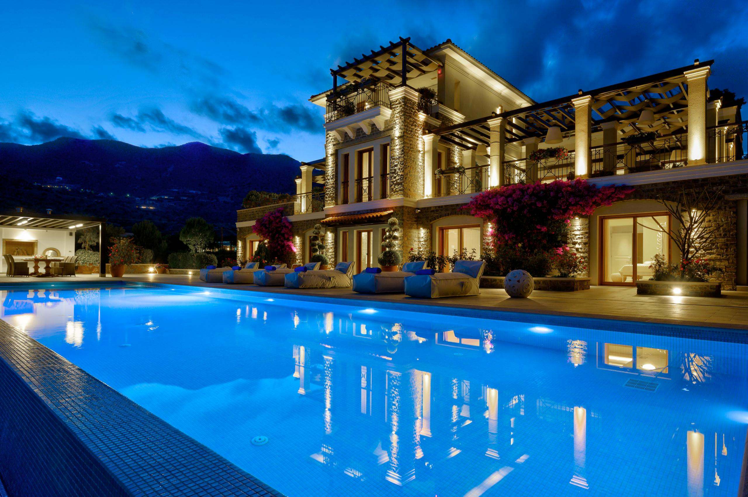 villa-una-swimming-pool-terrace-cabana-night-luxury-rental-retreat-crete