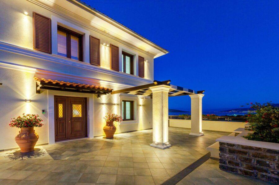 villa-una-terrace-sea-views-nighttime-luxury-rental-retreat-crete
