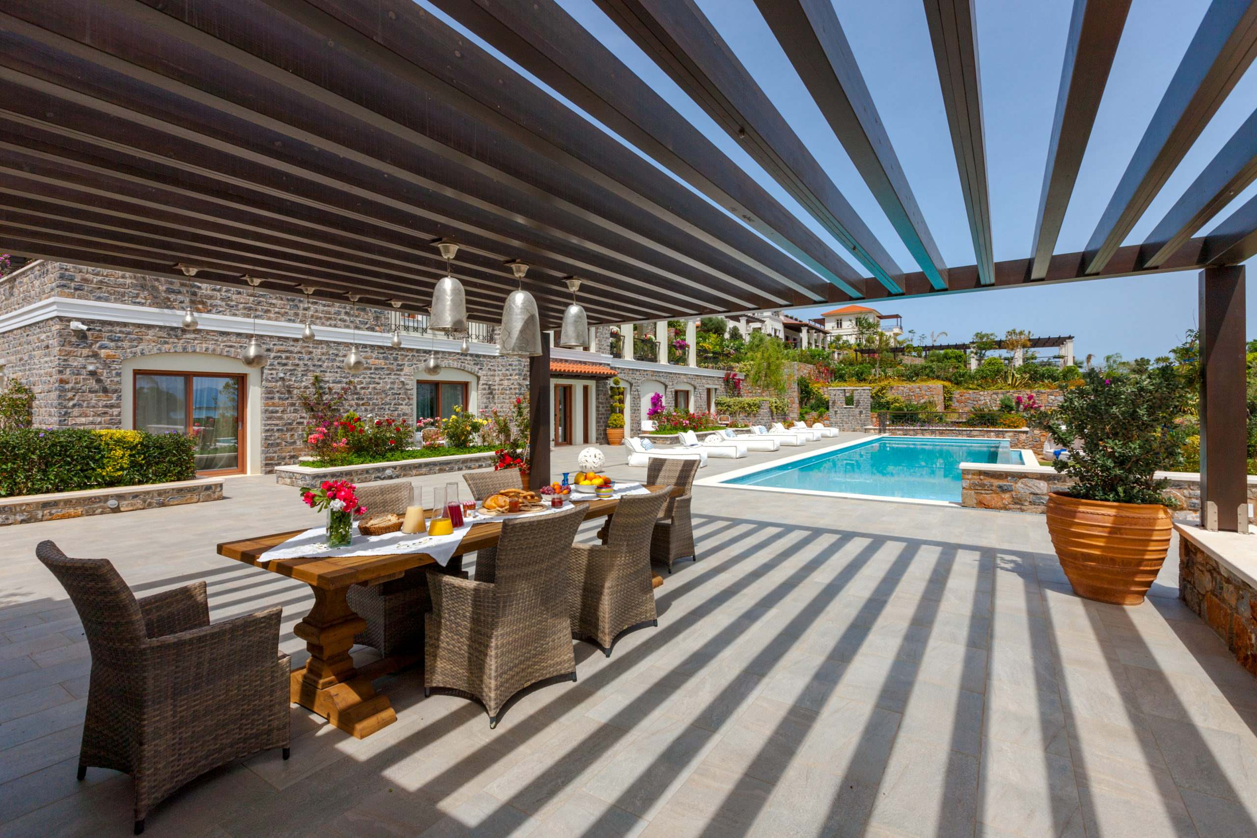 villa-una-terrace-swimmingpool-alfresco-dining-luxury-crete
