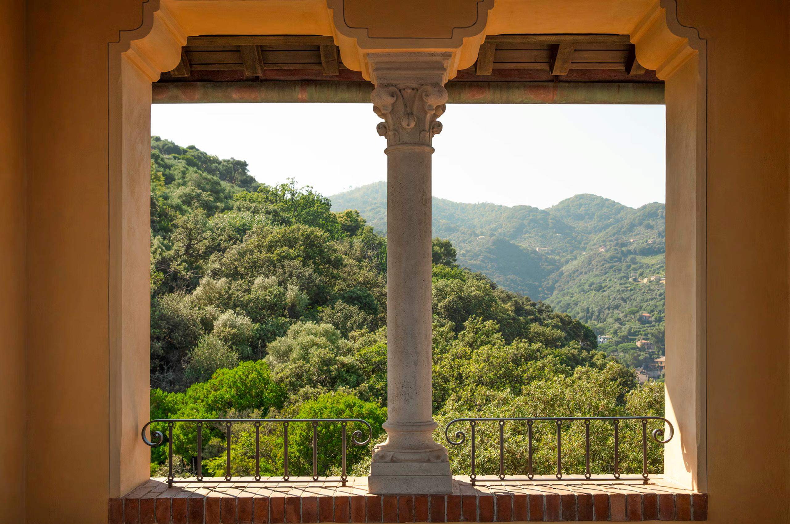 villa-cinzia-terrace-balcony-scenic-woodland-mountain-nature-views-luxury-portofino