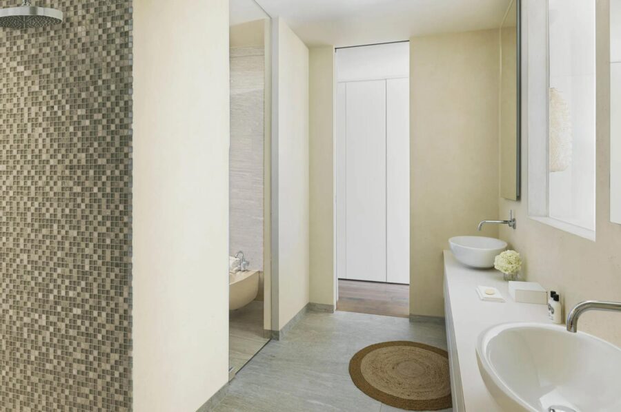 villa-leah-bathroom-double-sink-modern-stylish-luxury-lakegarda