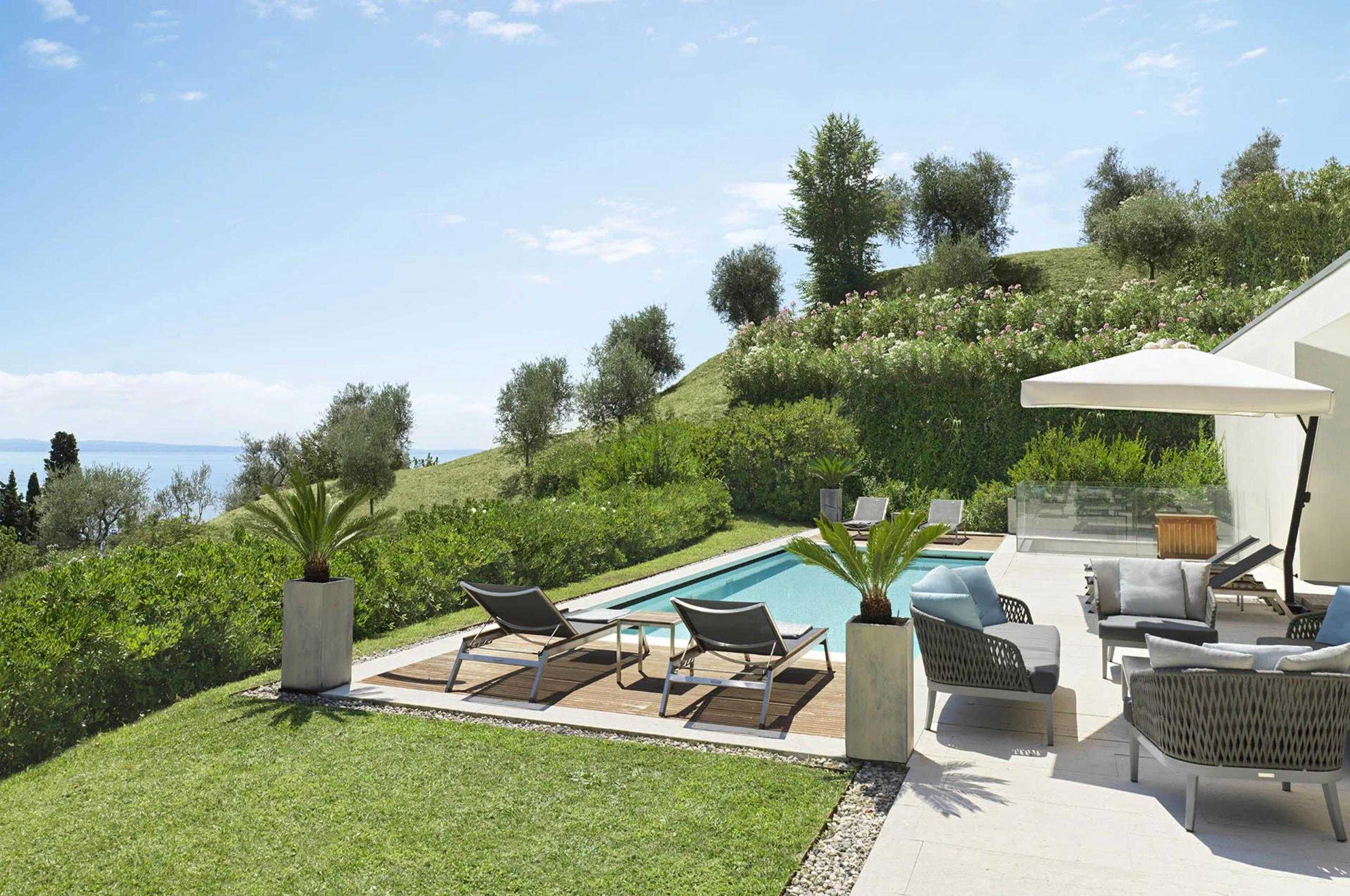 villa-leah-garden-swimming-pool-terrace-lake-views-luxury-rental-retreat-lakegarda