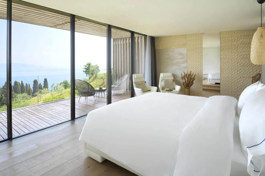villa-luna-bedroom-balcony-serene-lake-views-elegant-design-luxury-lakegarda