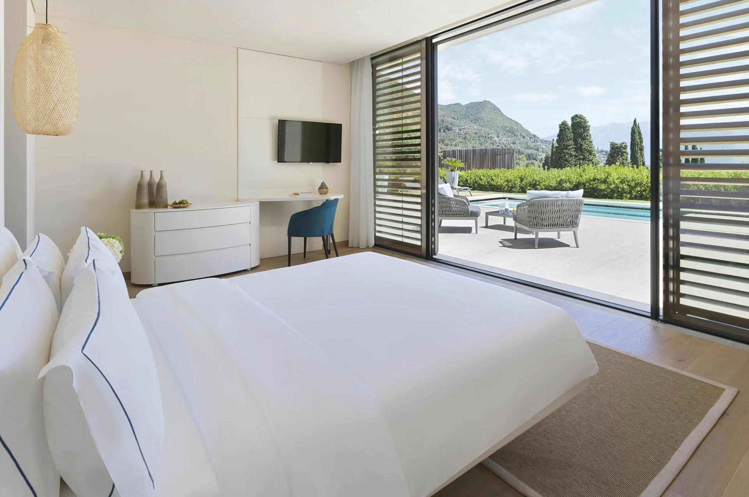 villa-luna-bedroom-pool-view-terrace-access-sleek-serene-design-luxury-lakegarda