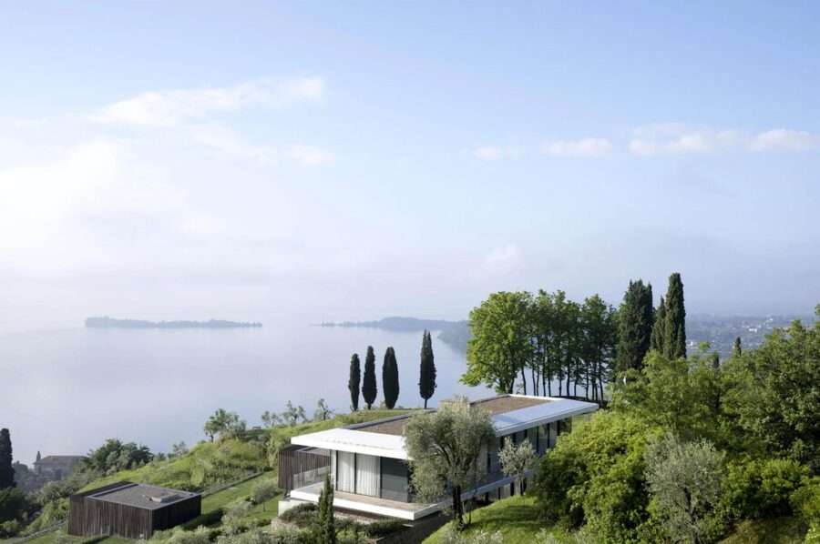 villa-luna-exterior-lakefront-rental-retreat-luxury-lakegarda