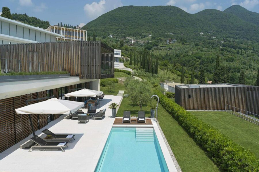 villa-luna-exterior-terrace-swimming-pool-garden-elegant-rental-retreat-luxury-lakegarda