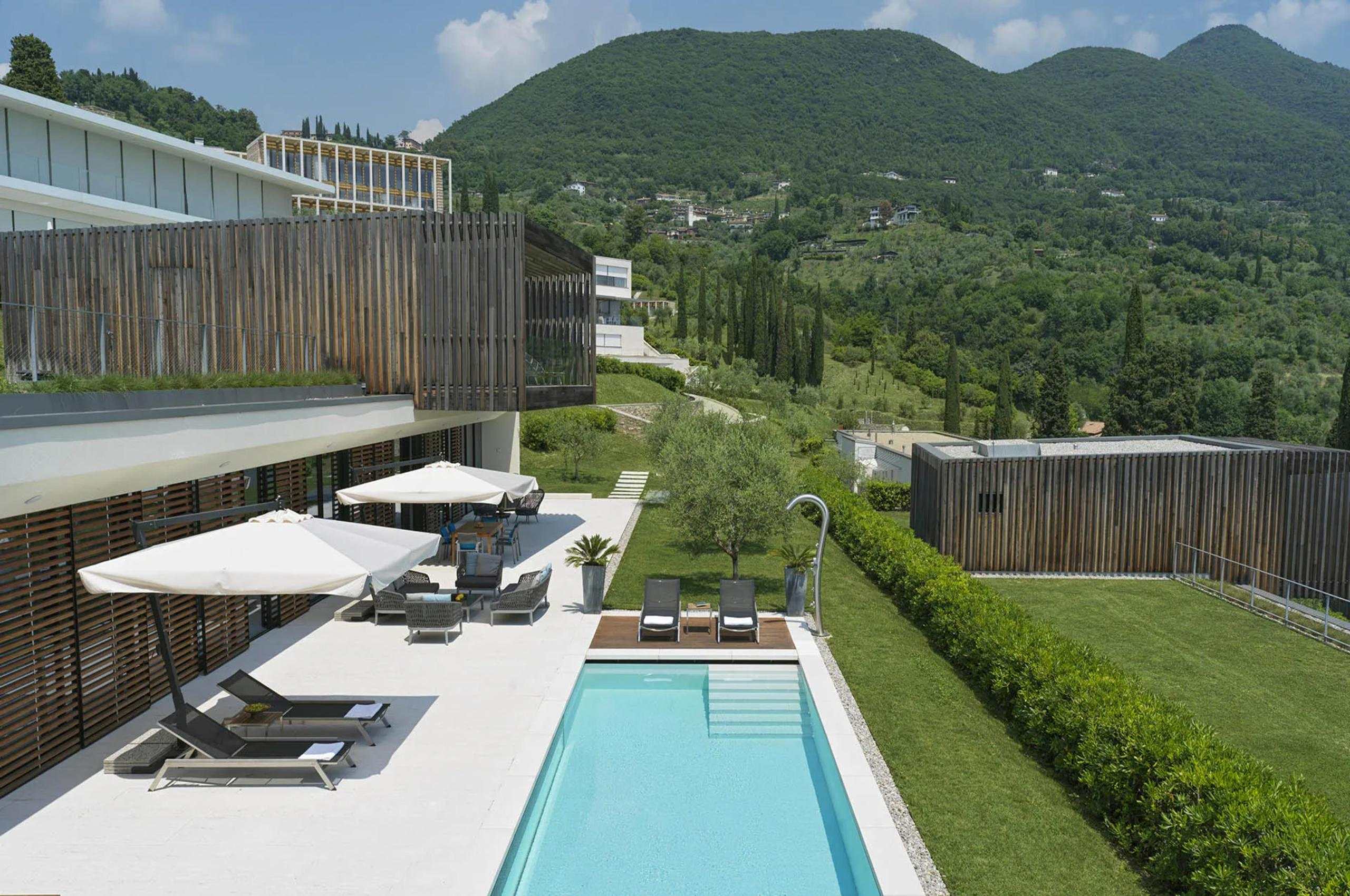 villa-luna-exterior-terrace-swimming-pool-garden-elegant-rental-retreat-luxury-lakegarda