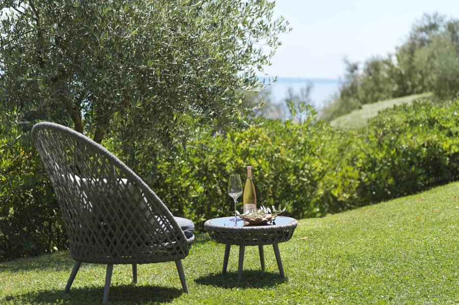 villa-luna-garden-serene-tranquil-oasis-lake-views-luxury-lakegarda