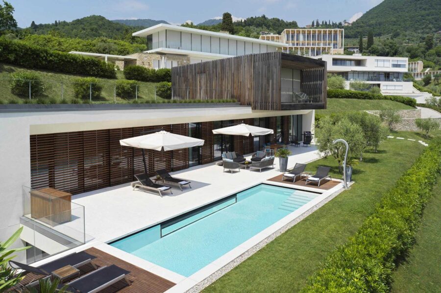 villa-luna-mainpage-exterior-swimming-pool-terrace-garden-tranquil-luxury-rental-retreat-lakegarda