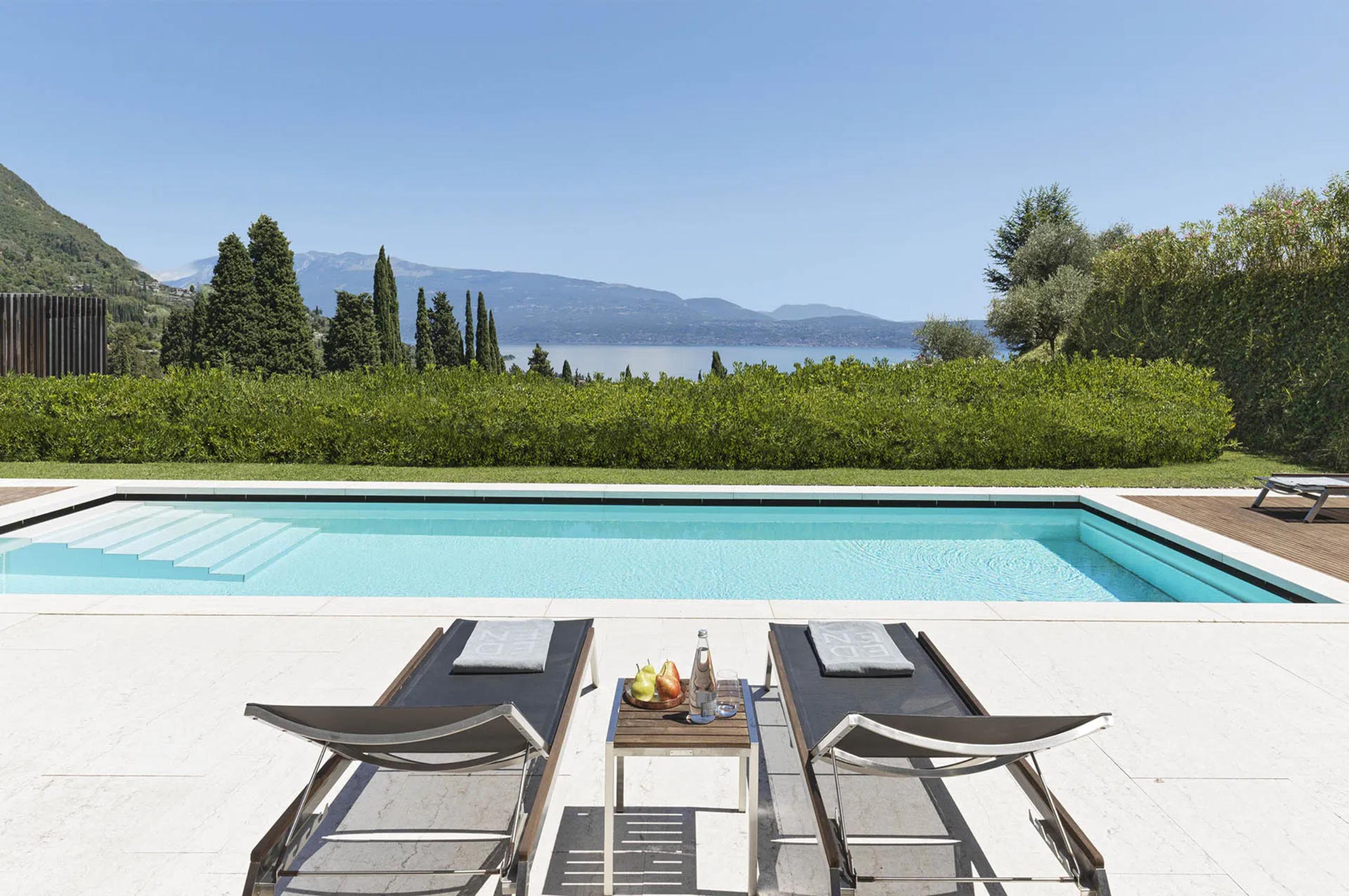 villa-luna-swimming-pool-scenic-lake-views-garden-oasis-luxury-lakegarda