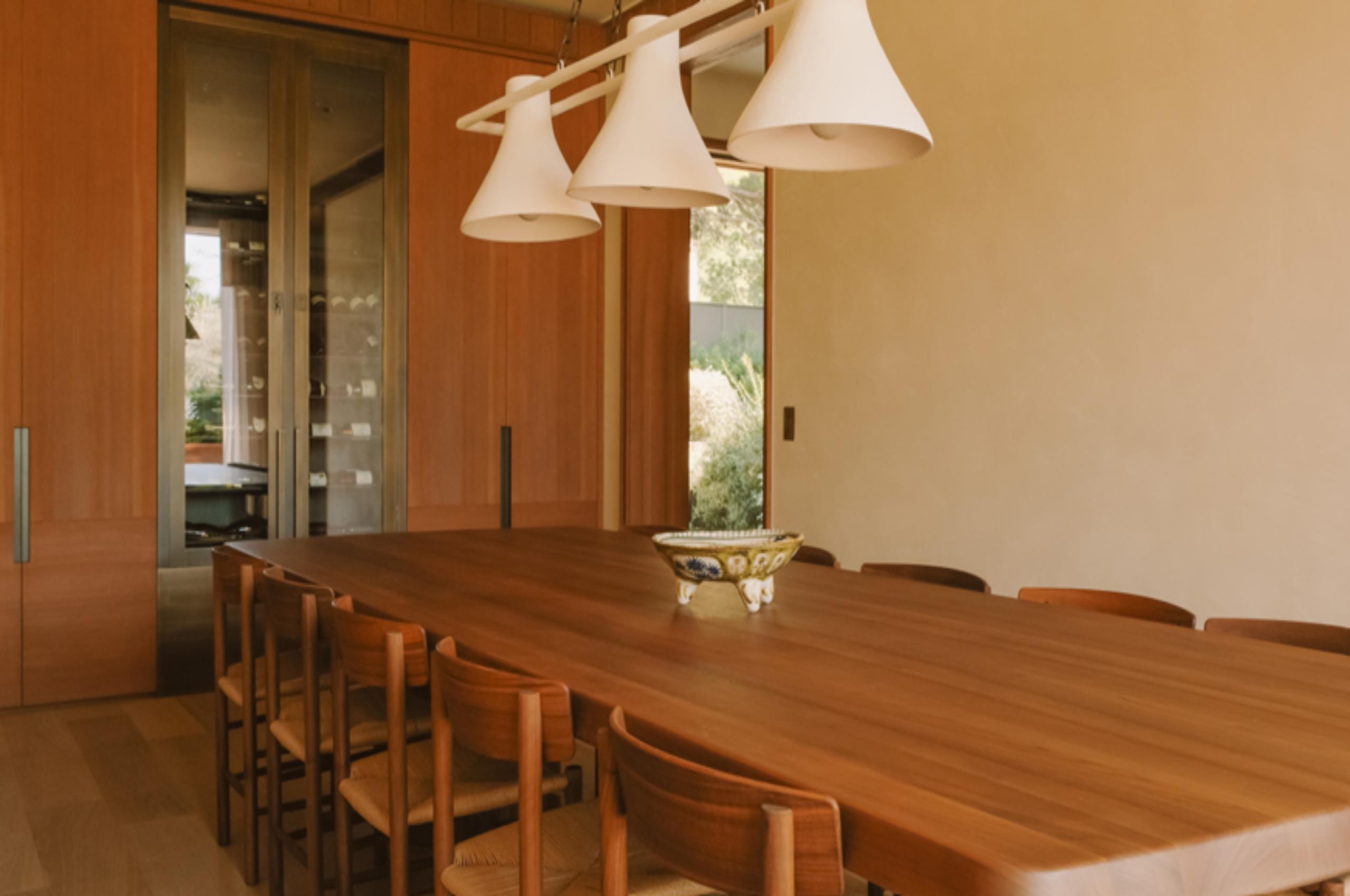 villa-olive-dining-room-wine-fridge-spacious-elegant-design-luxury-lacroixvalmer