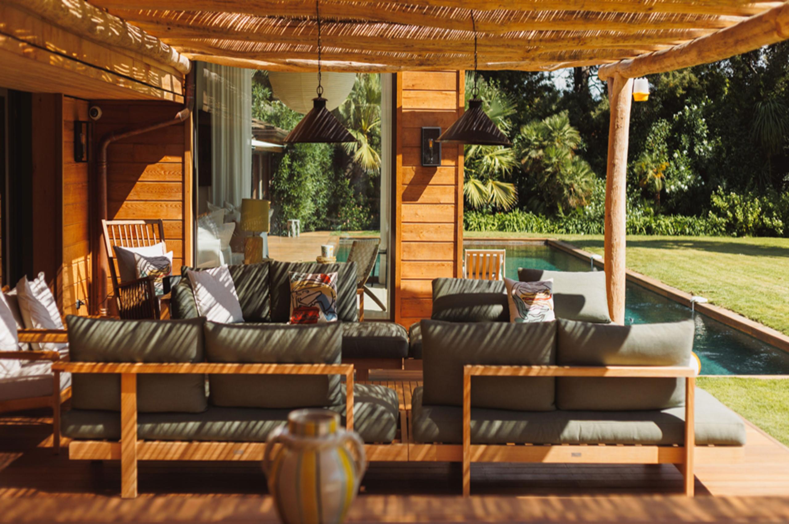 villa-pine-alfresco-lounge-area-swimming-pool-garden-tranquil-retreat-luxury-lacroixvalmer
